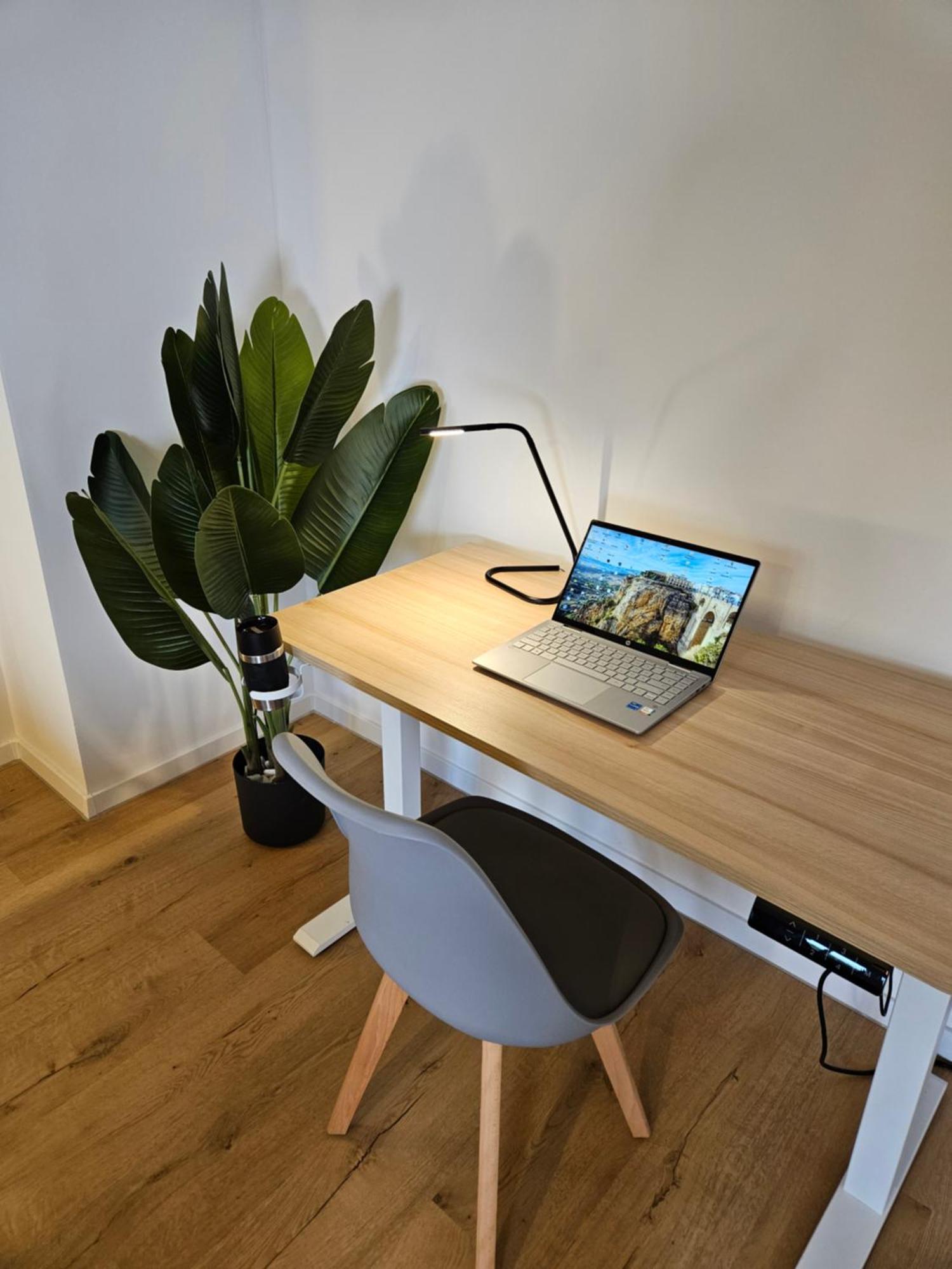 Modern Homes - Voll Ausgestatte Wohnung - Balkon - Hotelbetten - 4K Tv - Wlan Мёрс Экстерьер фото