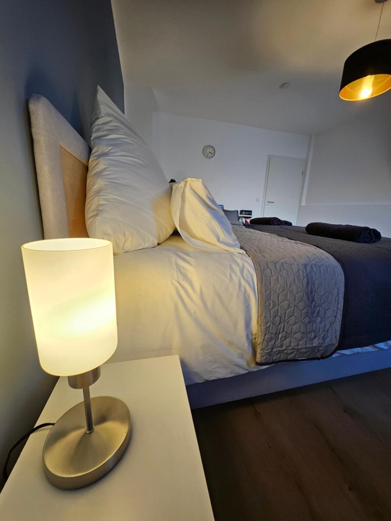 Modern Homes - Voll Ausgestatte Wohnung - Balkon - Hotelbetten - 4K Tv - Wlan Мёрс Экстерьер фото