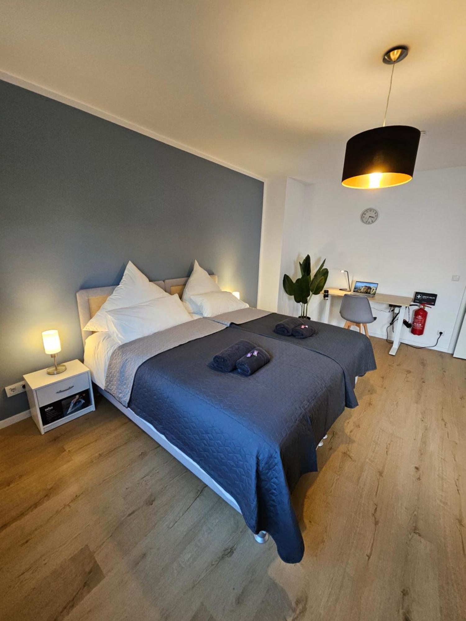 Modern Homes - Voll Ausgestatte Wohnung - Balkon - Hotelbetten - 4K Tv - Wlan Мёрс Экстерьер фото