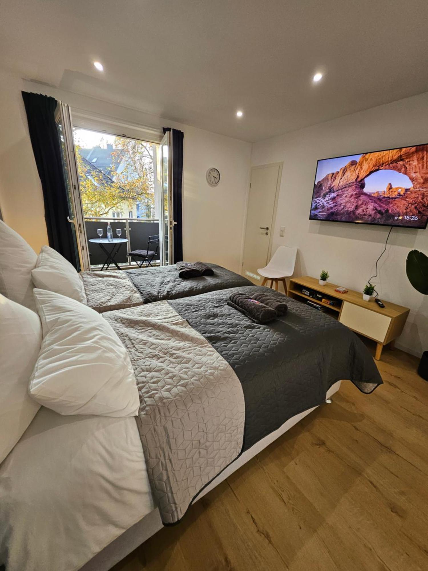 Modern Homes - Voll Ausgestatte Wohnung - Balkon - Hotelbetten - 4K Tv - Wlan Мёрс Экстерьер фото