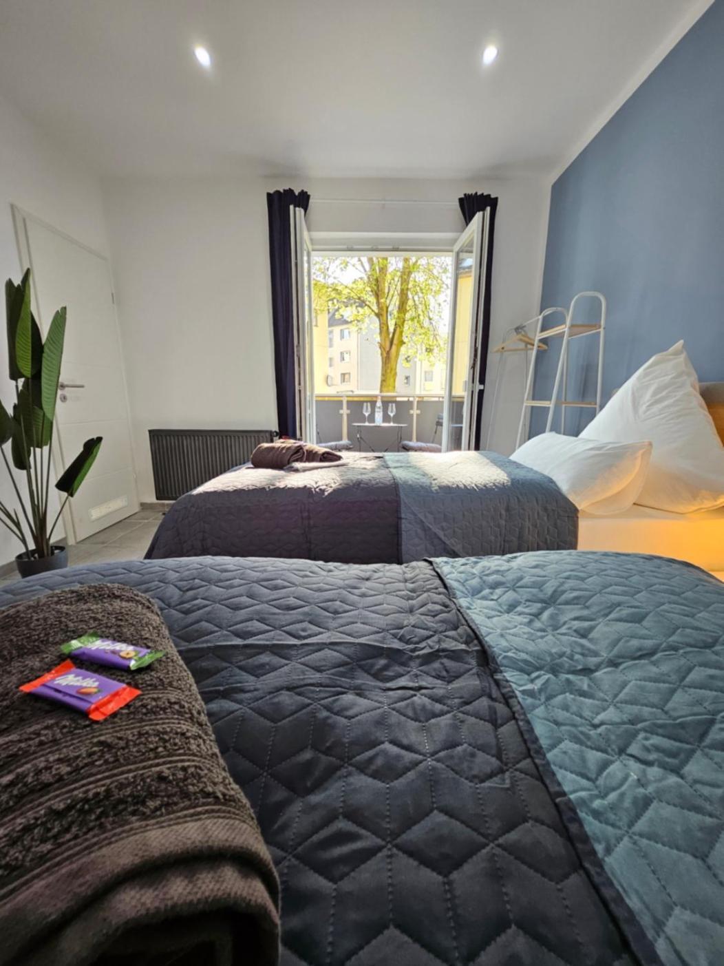 Modern Homes - Voll Ausgestatte Wohnung - Balkon - Hotelbetten - 4K Tv - Wlan Мёрс Экстерьер фото